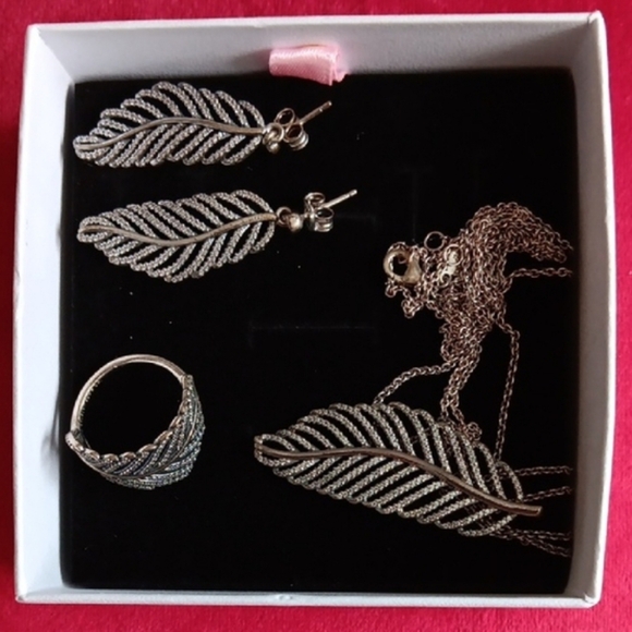 PANDORA Light As a Feather Silver Ring Size 4 - Picture 6 of 6